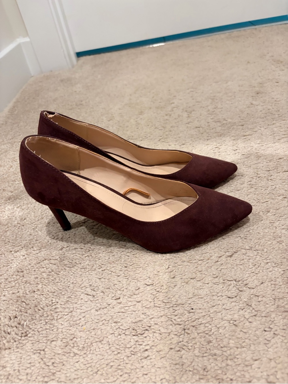 Classic Pointed-Toe Women’s Pumps in Dark Brown